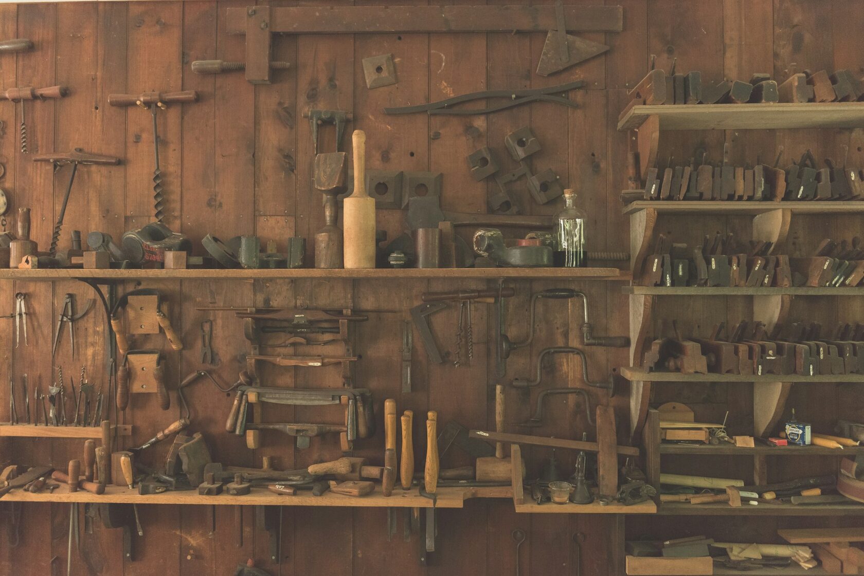 Ferramentas de artesão em cortiça